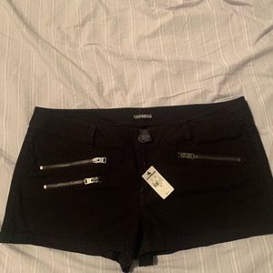 Express shorts with zippers